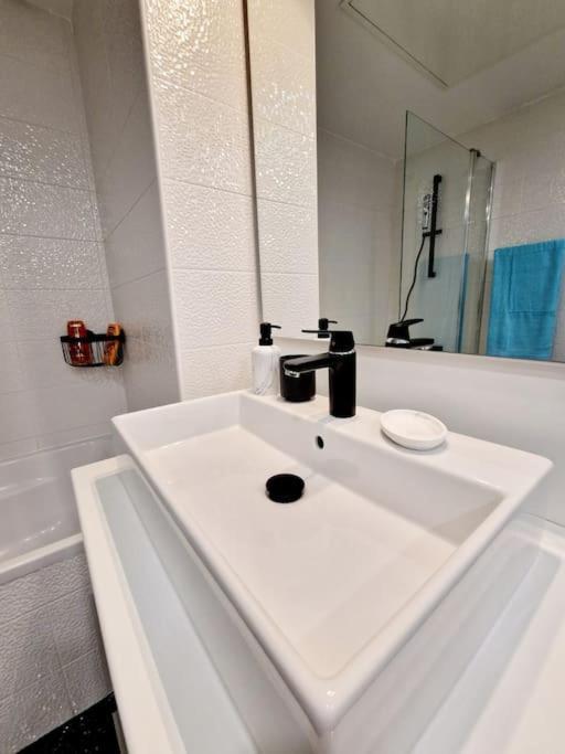 Prado Plage David - Stade Velodrome - Parc Chanot - Luxury Apartment By The Sea Марсилия Екстериор снимка